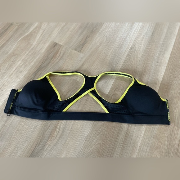 LA SENZA Black & Yellow zip-up Sports bra with crisscross back. Size Small - Picture 6 of 8